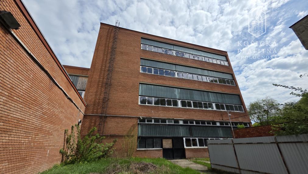 Budova vhodná na Bytový dom - Hollóháza