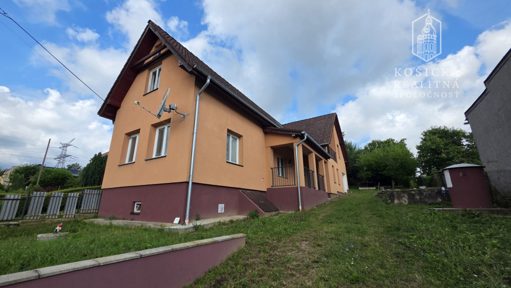 Rodinný tehlový dom - Lemešany