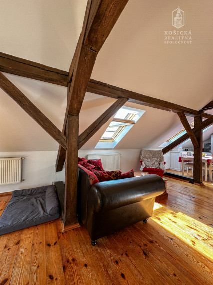 Na predaj: Podkrovný 3-izbový byt s balkónom v historickom centre Košíc – Kováčska ulica