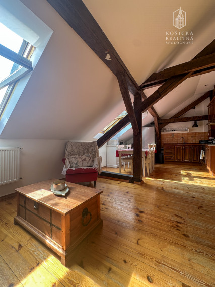 Na predaj: Podkrovný 3-izbový byt s balkónom v historickom centre Košíc – Kováčska ulica