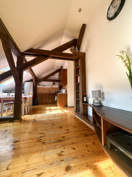 Na predaj: Podkrovný 3-izbový byt s balkónom v historickom centre Košíc – Kováčska ulica