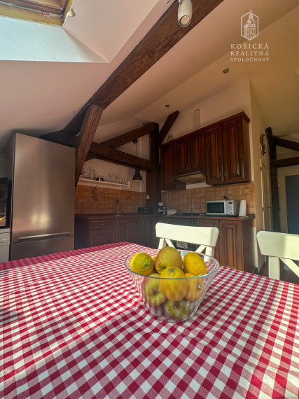 Na predaj: Podkrovný 3-izbový byt s balkónom v historickom centre Košíc – Kováčska ulica