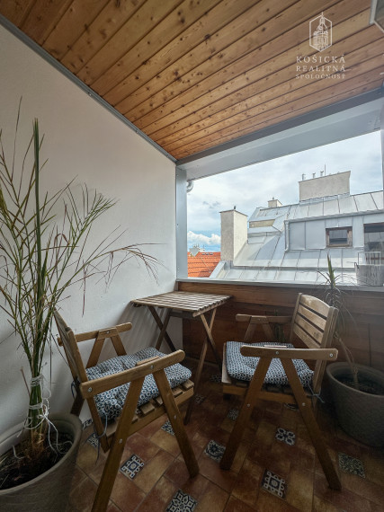 Na predaj: Podkrovný 3-izbový byt s balkónom v historickom centre Košíc – Kováčska ulica