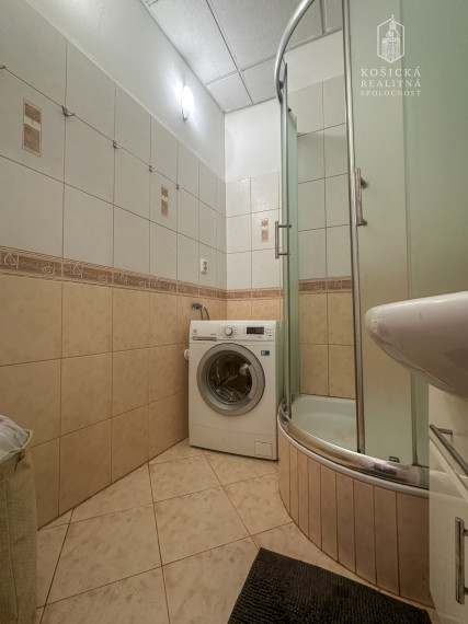 Na predaj: Podkrovný 3-izbový byt s balkónom v historickom centre Košíc – Kováčska ulica