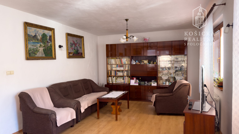 Rezervované - Rodinný dom s veľkým pozemkom v obci Rozhanovce – Robotnícka ulica