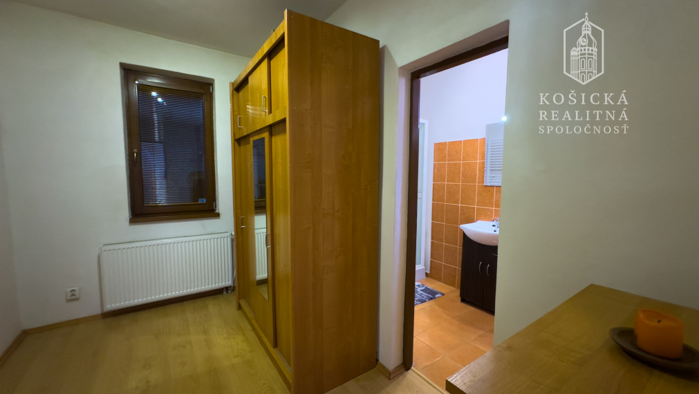 Rezervované - Rodinný dom s veľkým pozemkom v obci Rozhanovce – Robotnícka ulica