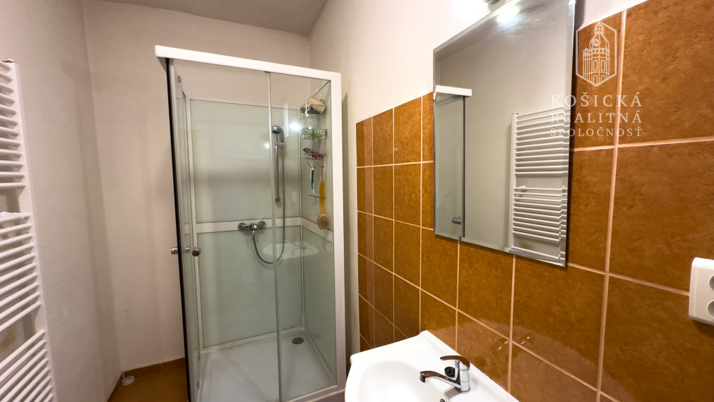 Rezervované - Rodinný dom s veľkým pozemkom v obci Rozhanovce – Robotnícka ulica