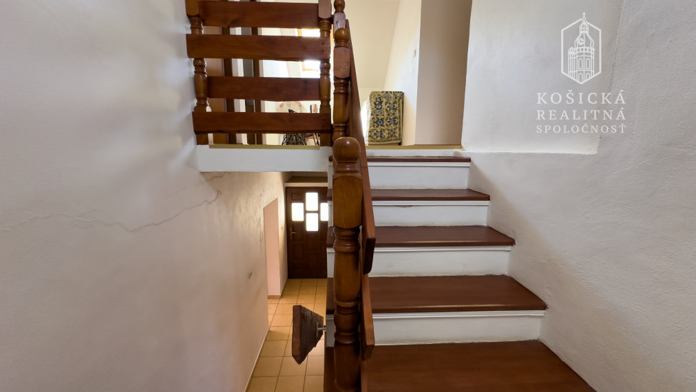 Rezervované - Rodinný dom s veľkým pozemkom v obci Rozhanovce – Robotnícka ulica