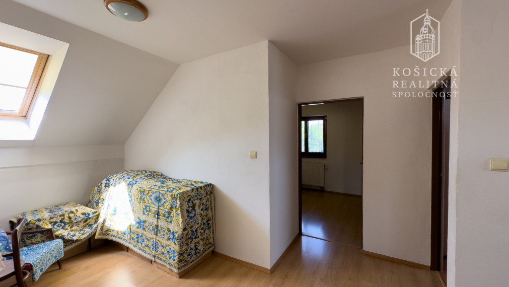 Rezervované - Rodinný dom s veľkým pozemkom v obci Rozhanovce – Robotnícka ulica