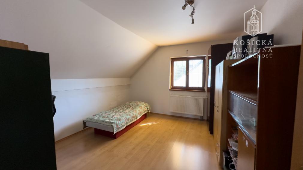 Rezervované - Rodinný dom s veľkým pozemkom v obci Rozhanovce – Robotnícka ulica