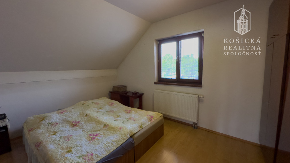 Rezervované - Rodinný dom s veľkým pozemkom v obci Rozhanovce – Robotnícka ulica