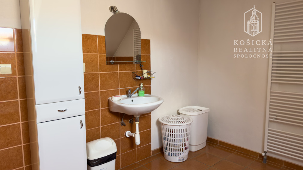 Rezervované - Rodinný dom s veľkým pozemkom v obci Rozhanovce – Robotnícka ulica