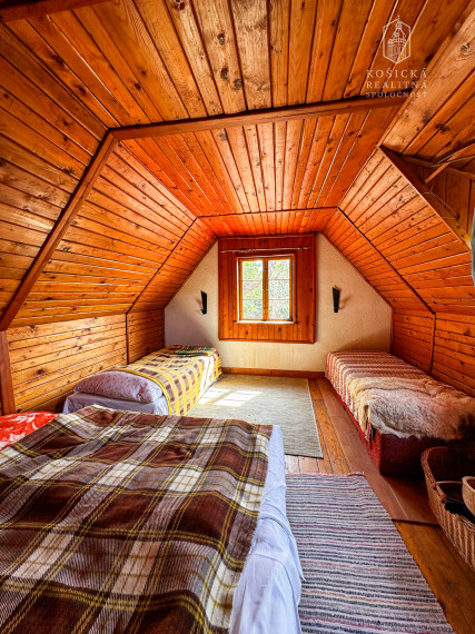 Na predaj: Chata s historickým charakterom a priestranným pozemkom – Hrušov, Slovenský kras