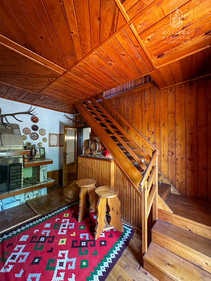 Historická chata s vinicou  a kompletným zázemím – Hrušov