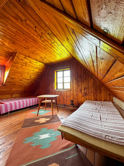 Historická chata s vinicou  a kompletným zázemím – Hrušov