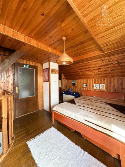 Na predaj útulná chata v obľúbenej lokalite Ružín – Zlatník