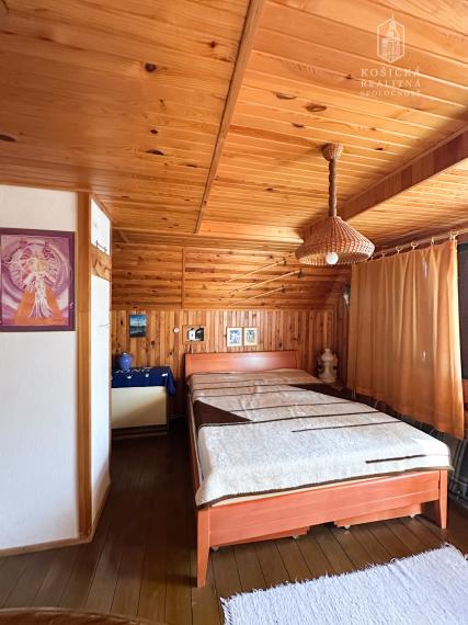 Na predaj útulná chata v obľúbenej lokalite Ružín – Zlatník