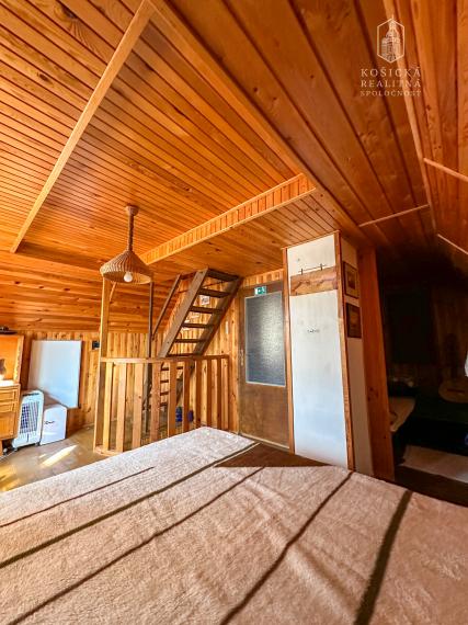 Na predaj útulná chata v obľúbenej lokalite Ružín – Zlatník