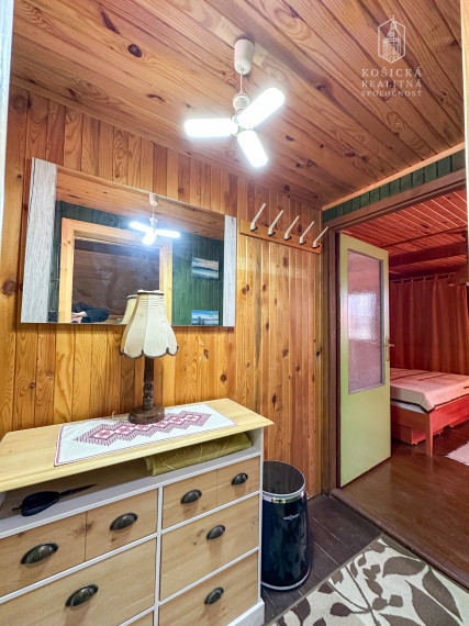 Na predaj útulná chata v obľúbenej lokalite Ružín – Zlatník