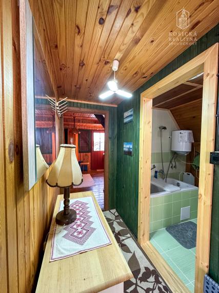 Na predaj útulná chata v obľúbenej lokalite Ružín – Zlatník