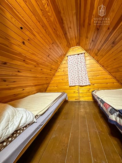 Na predaj útulná chata v obľúbenej lokalite Ružín – Zlatník