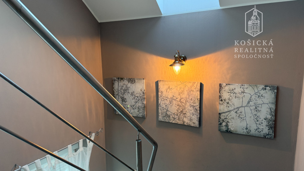 Rezervované - Predaj priestranného rodinného domu v obci Budimír – iba pár minút od Košíc (možnosť dvojgeneračného bývania)