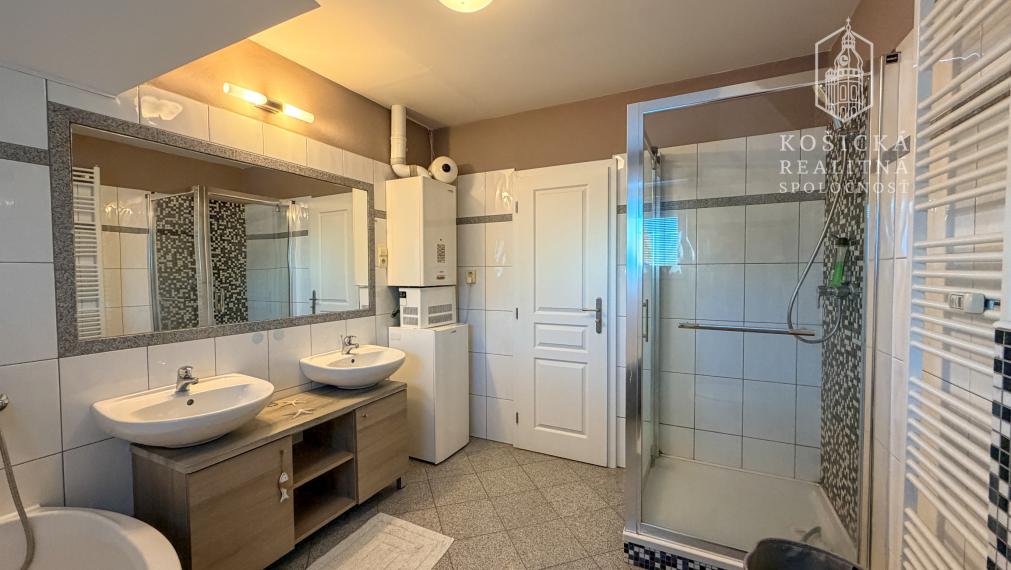 Rezervované - Predaj priestranného rodinného domu v obci Budimír – iba pár minút od Košíc (možnosť dvojgeneračného bývania)