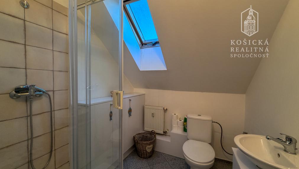 Rezervované - Predaj priestranného rodinného domu v obci Budimír – iba pár minút od Košíc (možnosť dvojgeneračného bývania)