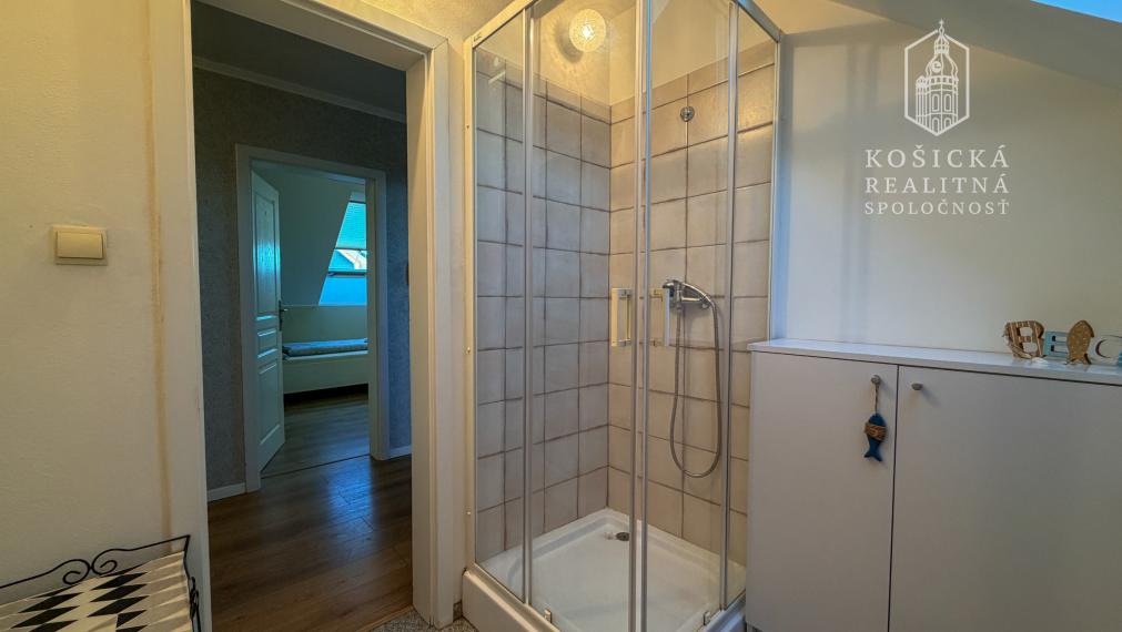 Rezervované - Predaj priestranného rodinného domu v obci Budimír – iba pár minút od Košíc (možnosť dvojgeneračného bývania)