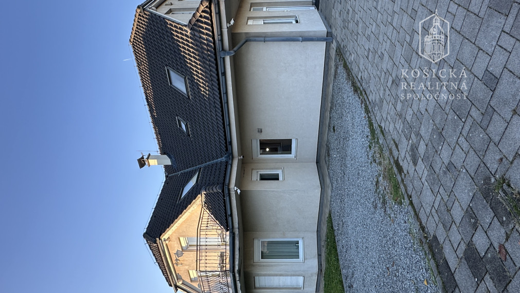 Rezervované - Predaj priestranného rodinného domu v obci Budimír – iba pár minút od Košíc (možnosť dvojgeneračného bývania)