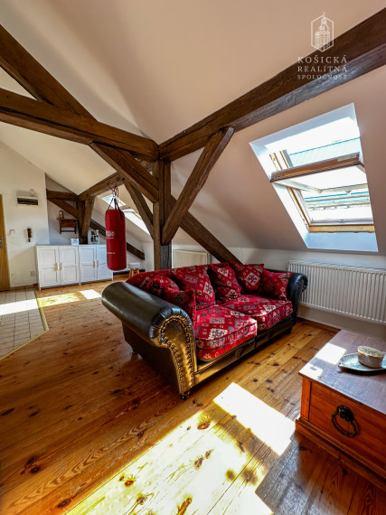 Na predaj: Podkrovný 3-izbový byt s balkónom v historickom centre Košíc – Kováčska ulica