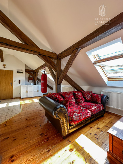 Na predaj: Podkrovný 3-izbový byt s balkónom v historickom centre Košíc – Kováčska ulica