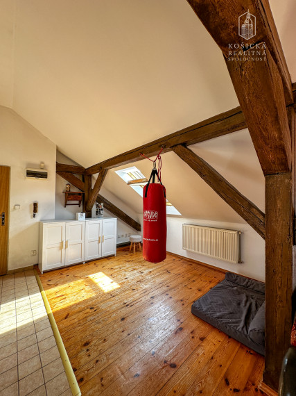 Na predaj: Podkrovný 3-izbový byt s balkónom v historickom centre Košíc – Kováčska ulica