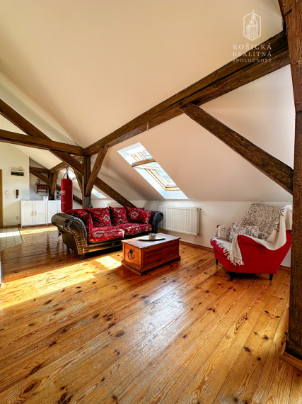 Na predaj: Podkrovný 3-izbový byt s balkónom v historickom centre Košíc – Kováčska ulica