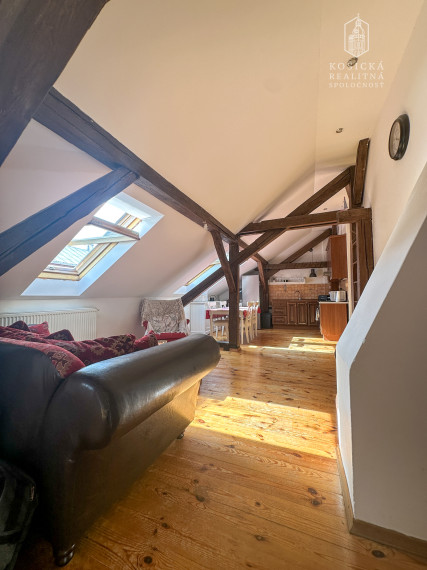 Na predaj: Podkrovný 3-izbový byt s balkónom v historickom centre Košíc – Kováčska ulica