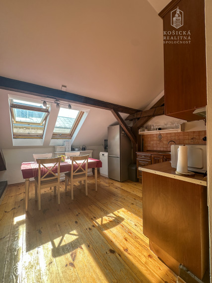 Na predaj: Podkrovný 3-izbový byt s balkónom v historickom centre Košíc – Kováčska ulica