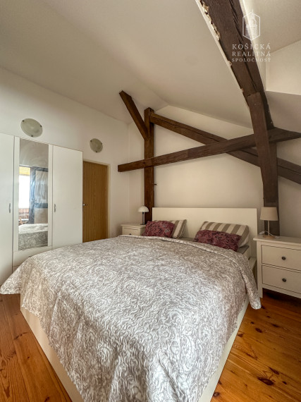 Na predaj: Podkrovný 3-izbový byt s balkónom v historickom centre Košíc – Kováčska ulica