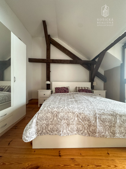 Na predaj: Podkrovný 3-izbový byt s balkónom v historickom centre Košíc – Kováčska ulica