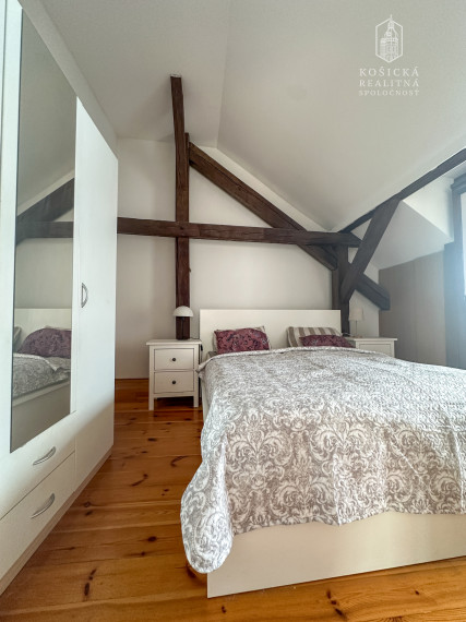 Na predaj: Podkrovný 3-izbový byt s balkónom v historickom centre Košíc – Kováčska ulica