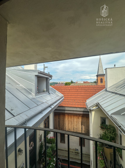 Na predaj: Podkrovný 3-izbový byt s balkónom v historickom centre Košíc – Kováčska ulica
