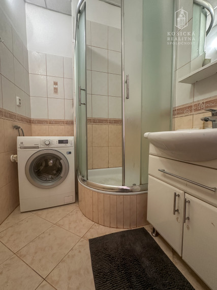 Na predaj: Podkrovný 3-izbový byt s balkónom v historickom centre Košíc – Kováčska ulica