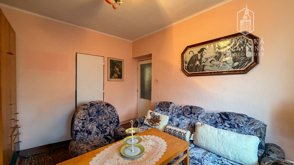 Priestranný 4-izbový tehlový byt s loggiou, komorou a garážou – Valaliky