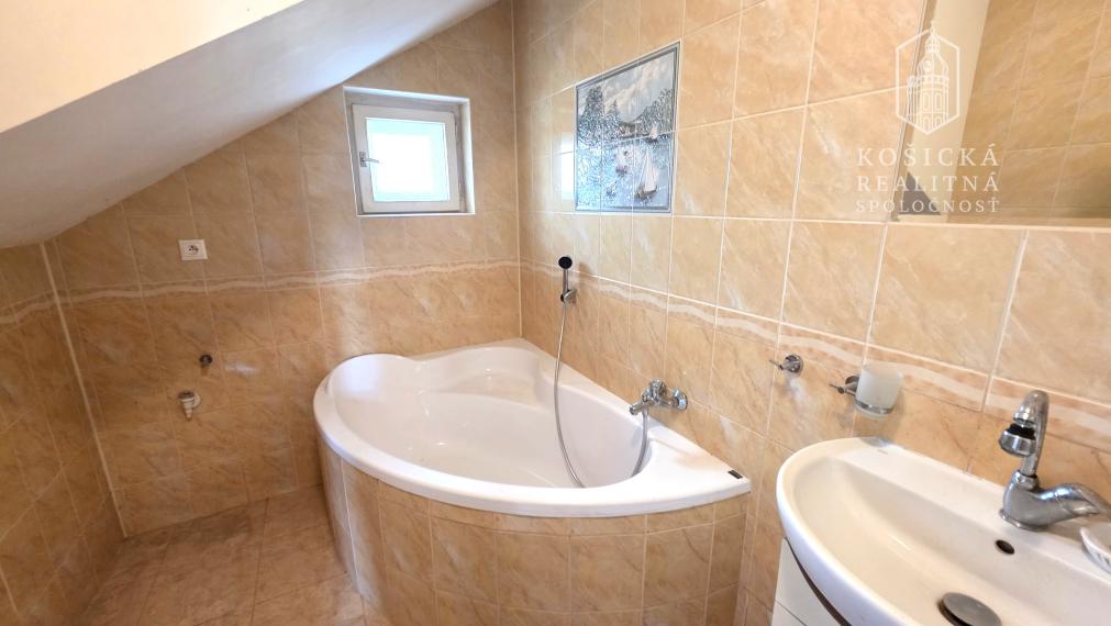 6 IZBOVÝ RODINNÝ DOM V CENE 3 IZBOVÉHO BYTU