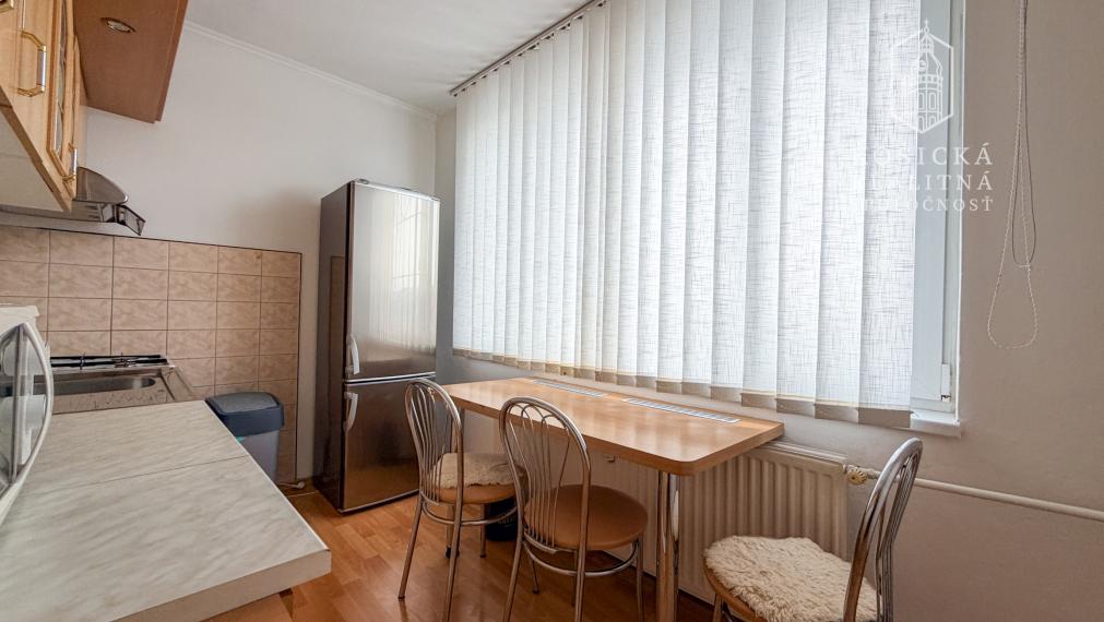 Na prenájom: zariadený 1,5-izbový byt s loggiou – centrum Košíc