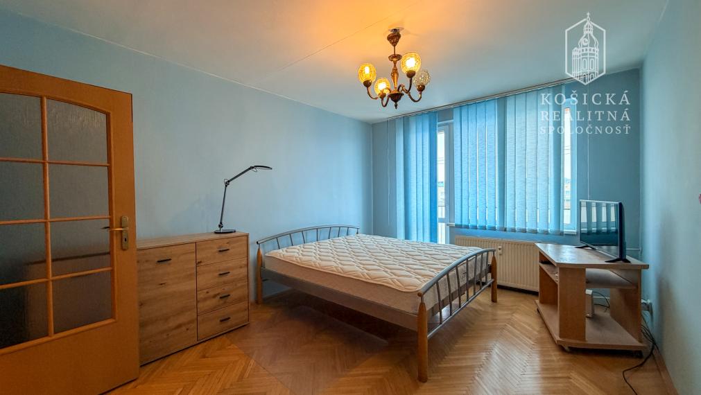 Na prenájom: zariadený 1,5-izbový byt s loggiou – centrum Košíc