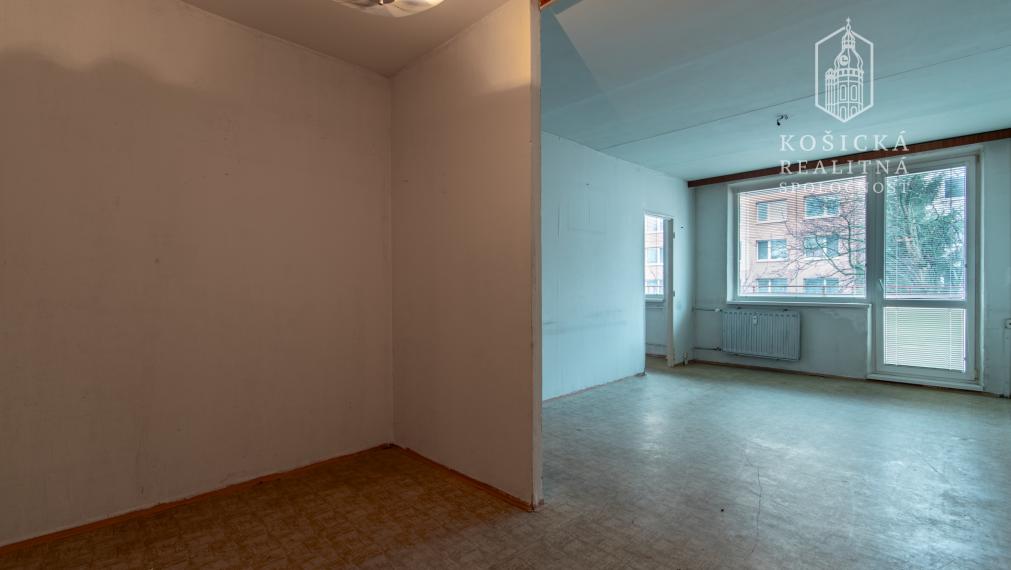 REZERVOVANÉ priestranný 1-izbový byt blízko centra – Floriánska ulica