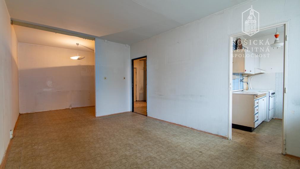 REZERVOVANÉ priestranný 1-izbový byt blízko centra – Floriánska ulica