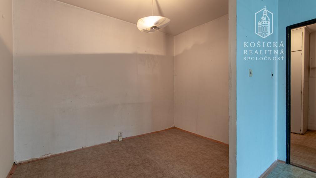 REZERVOVANÉ priestranný 1-izbový byt blízko centra – Floriánska ulica