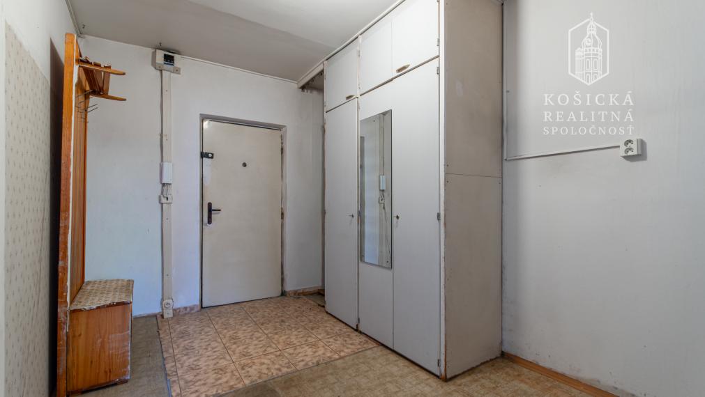 REZERVOVANÉ priestranný 1-izbový byt blízko centra – Floriánska ulica