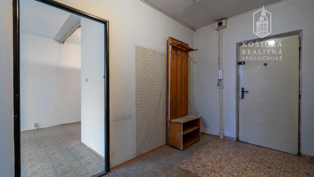 REZERVOVANÉ priestranný 1-izbový byt blízko centra – Floriánska ulica